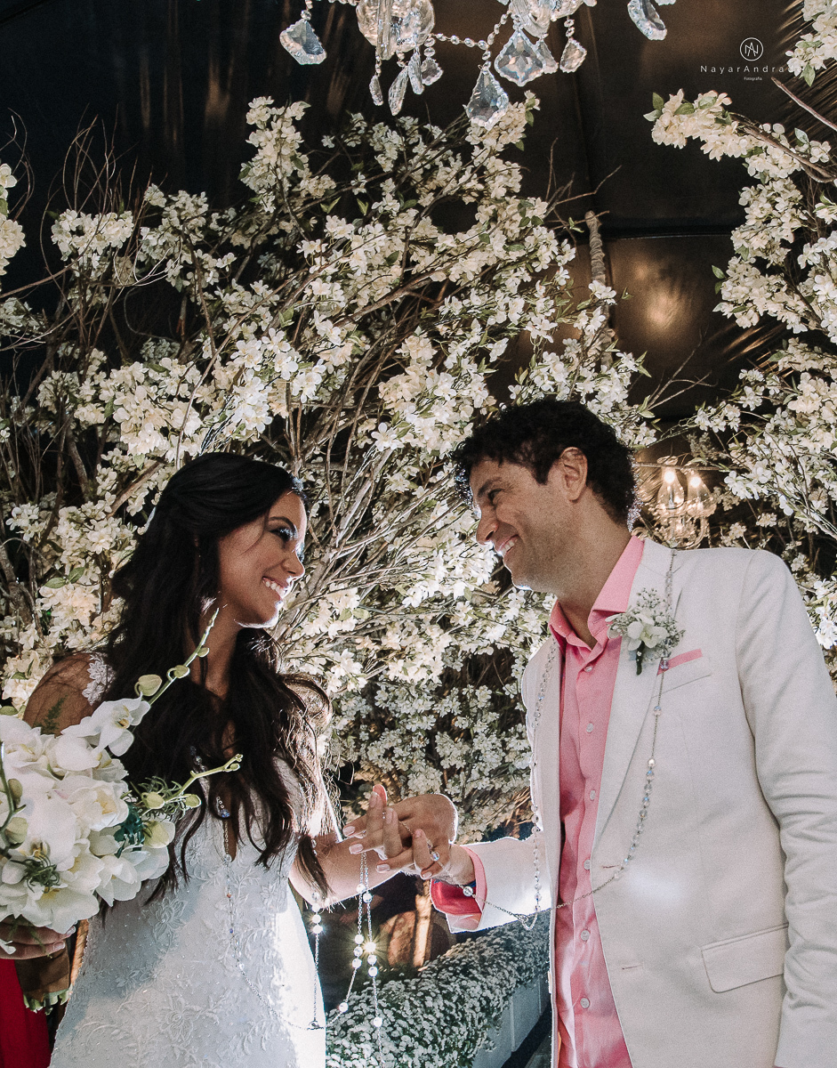 cerimonia de casamento do cantor Jorge Vercillo e Martha Suarez em Salvador bahia casamento na praia de itapua no resort catussaba pelas lentes de nayara andrade fotografia