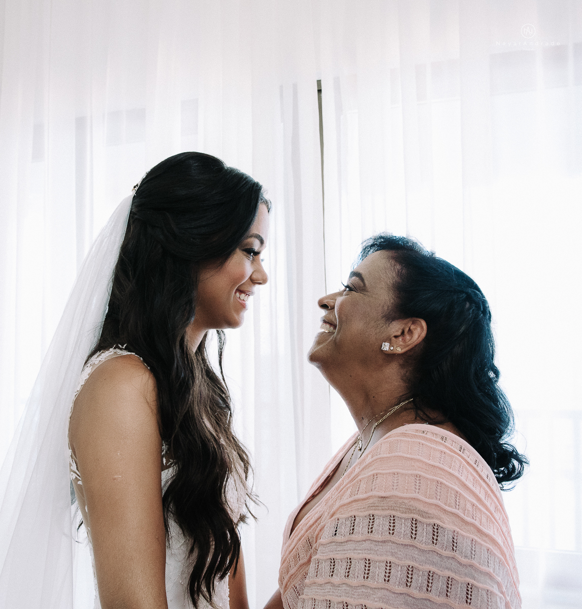 Detalhes e retratos da noiva MArtha suarez no seu making of em salvador bahia casamento MArtha e JOrge vercillo