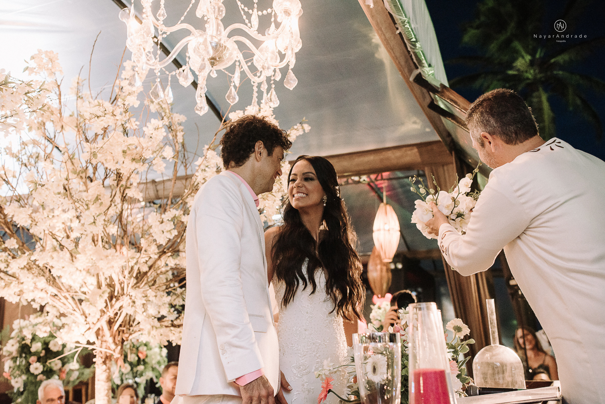 cerimonia de casamento do cantor Jorge Vercillo e Martha Suarez em Salvador bahia casamento na praia de itapua no resort catussaba pelas lentes de nayara andrade fotografia