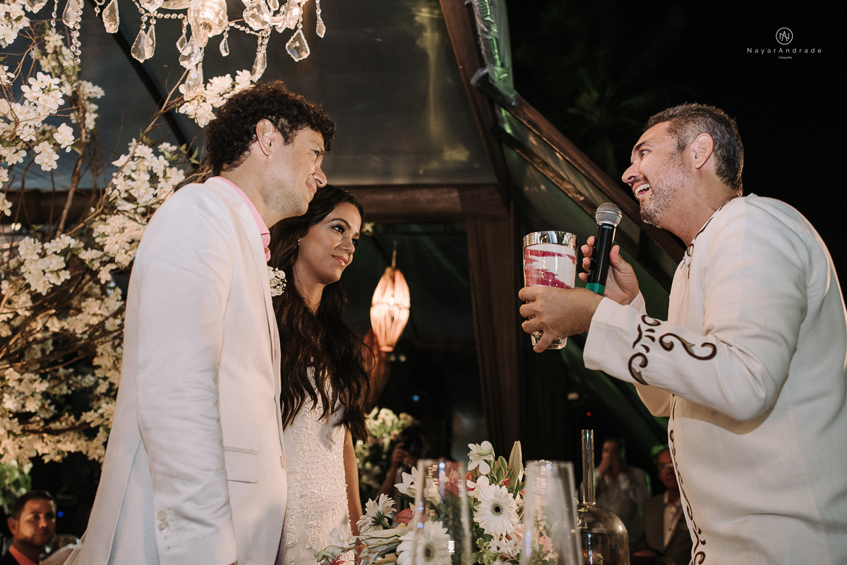 cerimonia de casamento do cantor Jorge Vercillo e Martha Suarez em Salvador bahia casamento na praia de itapua no resort catussaba pelas lentes de nayara andrade fotografia