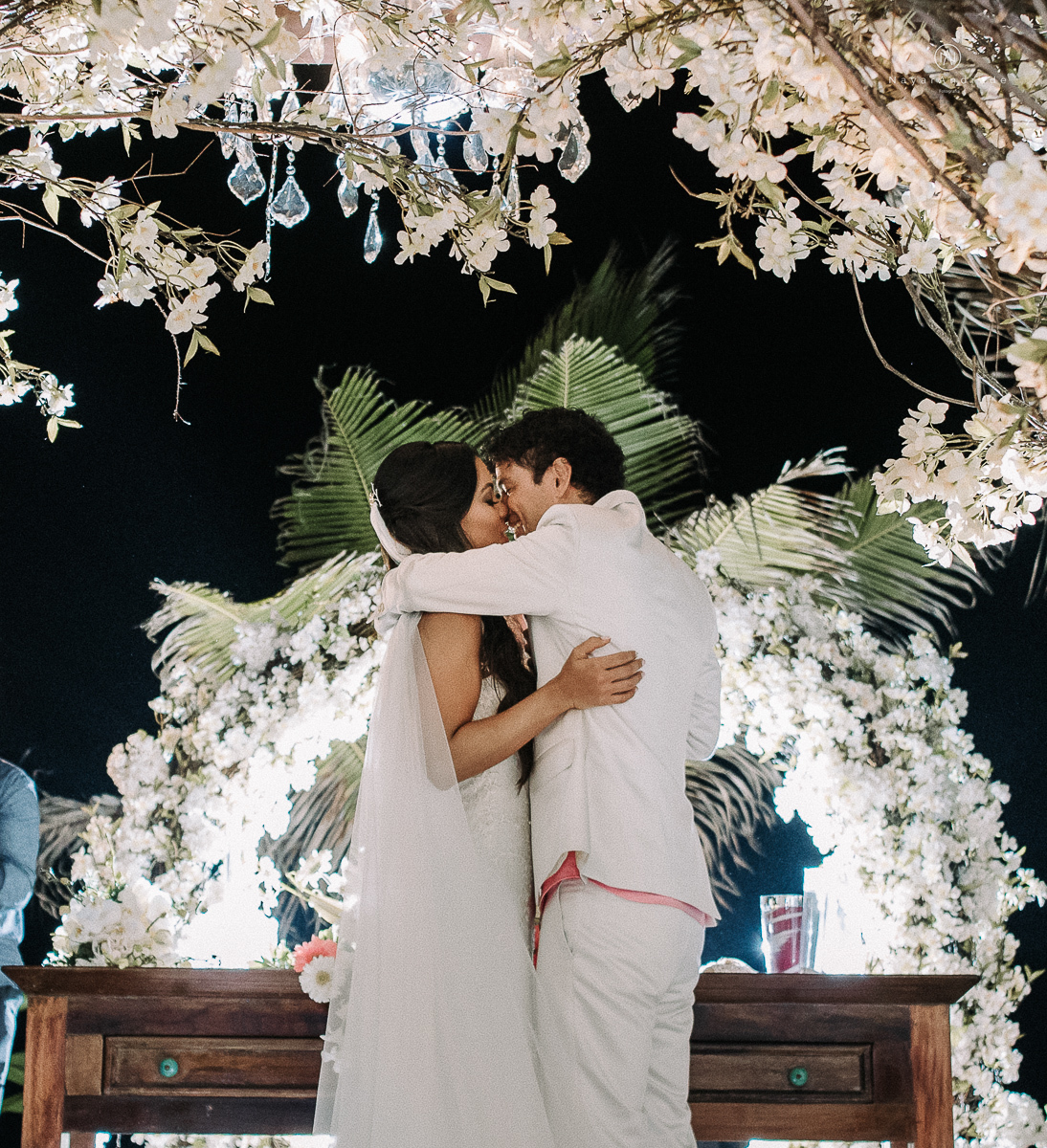cerimonia de casamento do cantor Jorge Vercillo e Martha Suarez em Salvador bahia casamento na praia de itapua no resort catussaba pelas lentes de nayara andrade fotografia