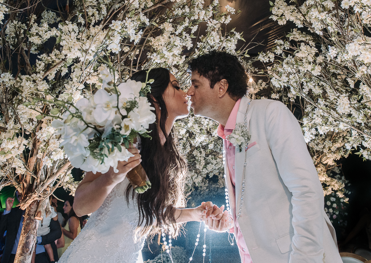 cerimonia de casamento do cantor Jorge Vercillo e Martha Suarez em Salvador bahia casamento na praia de itapua no resort catussaba pelas lentes de nayara andrade fotografia