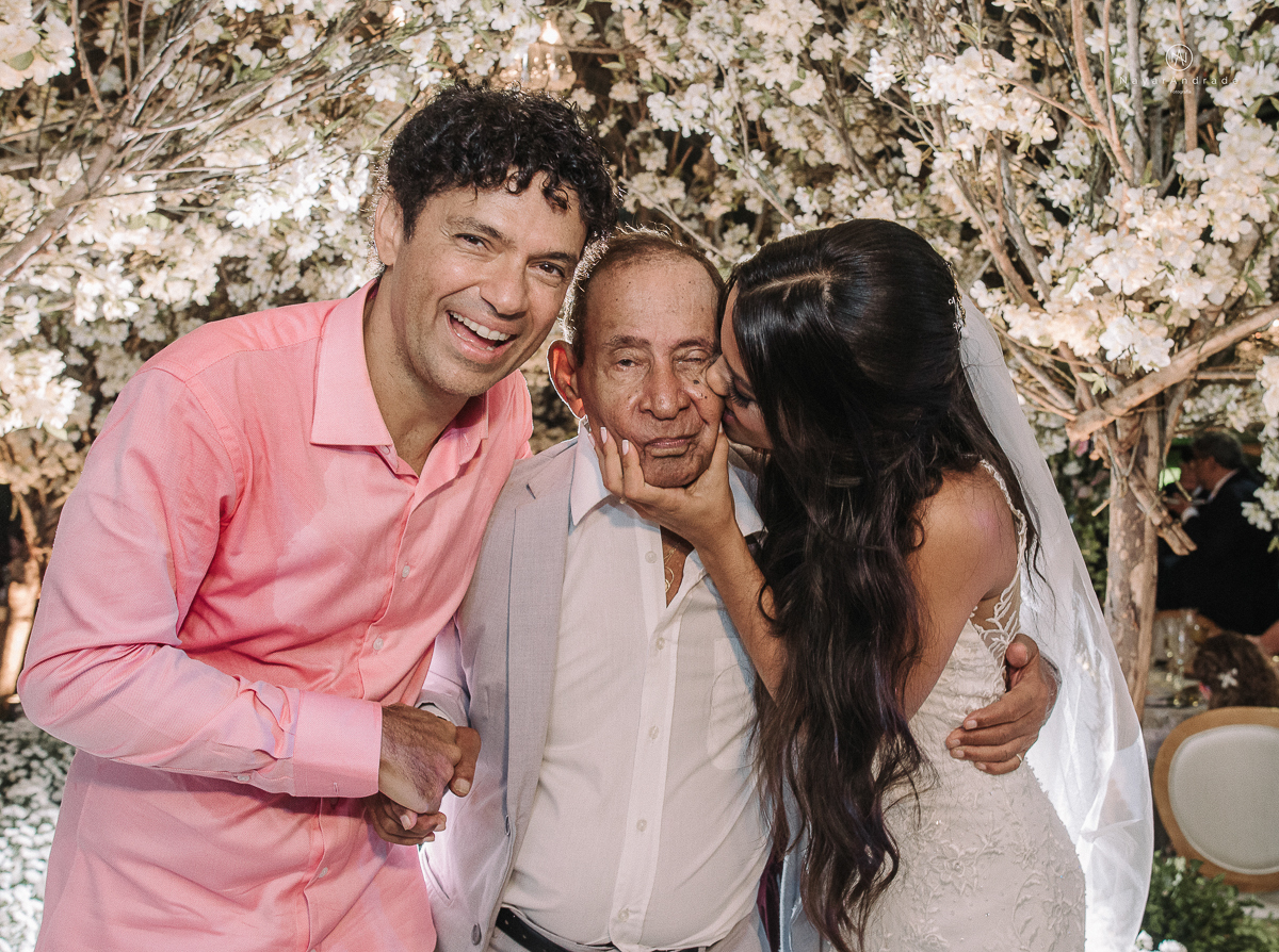 cerimonia de casamento do cantor Jorge Vercillo e Martha Suarez em Salvador bahia casamento na praia de itapua no resort catussaba pelas lentes de nayara andrade fotografia