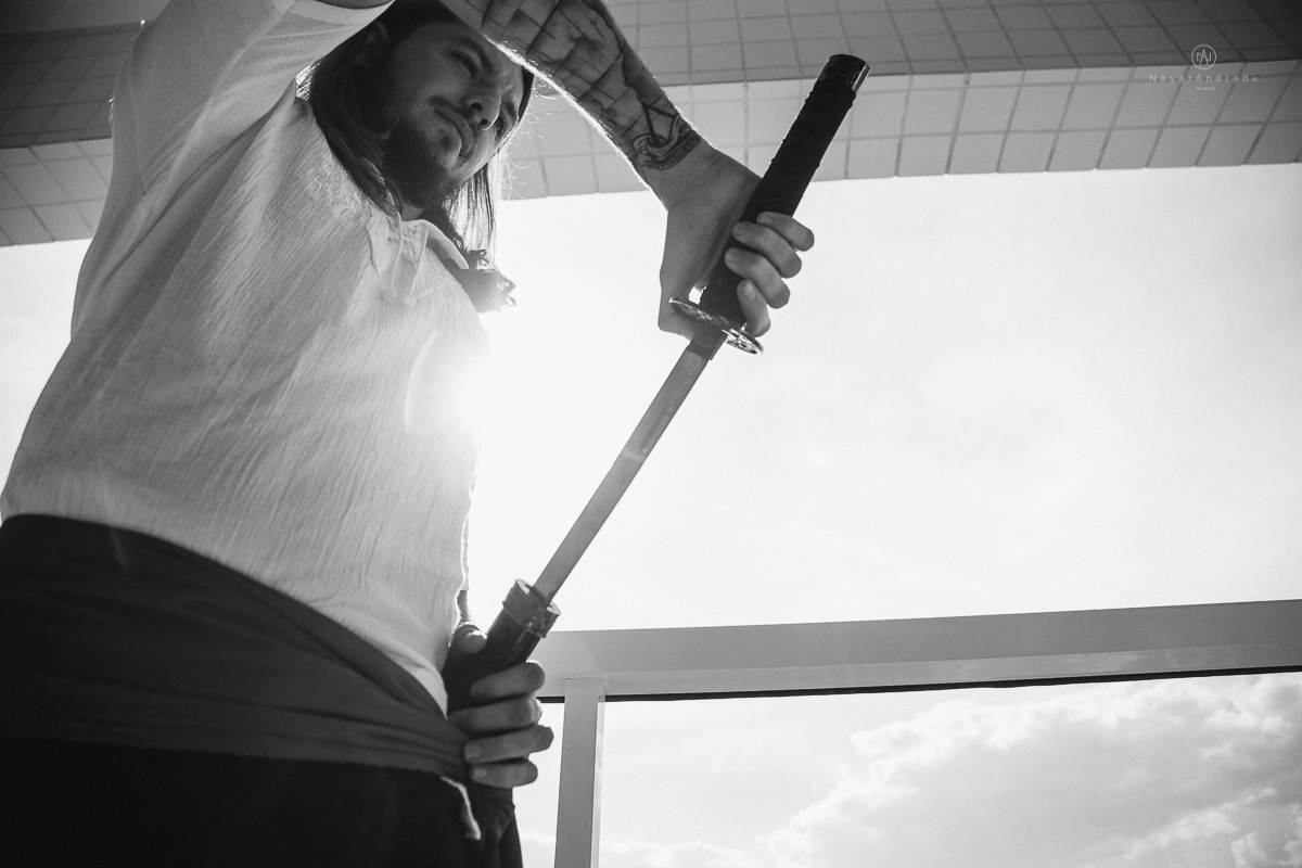 Noivo vestido de pirata em dia de casamento making of do noivo