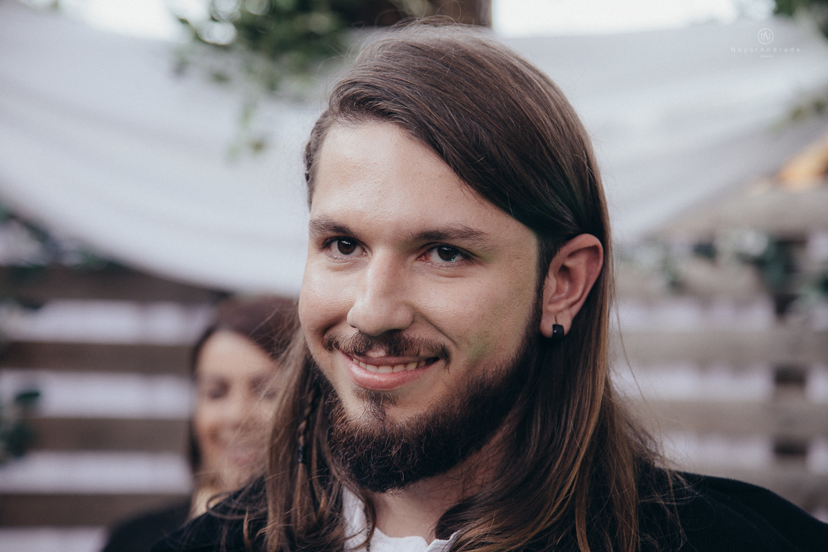 Casamento tematico com noivos e convidados de pirata e princesa