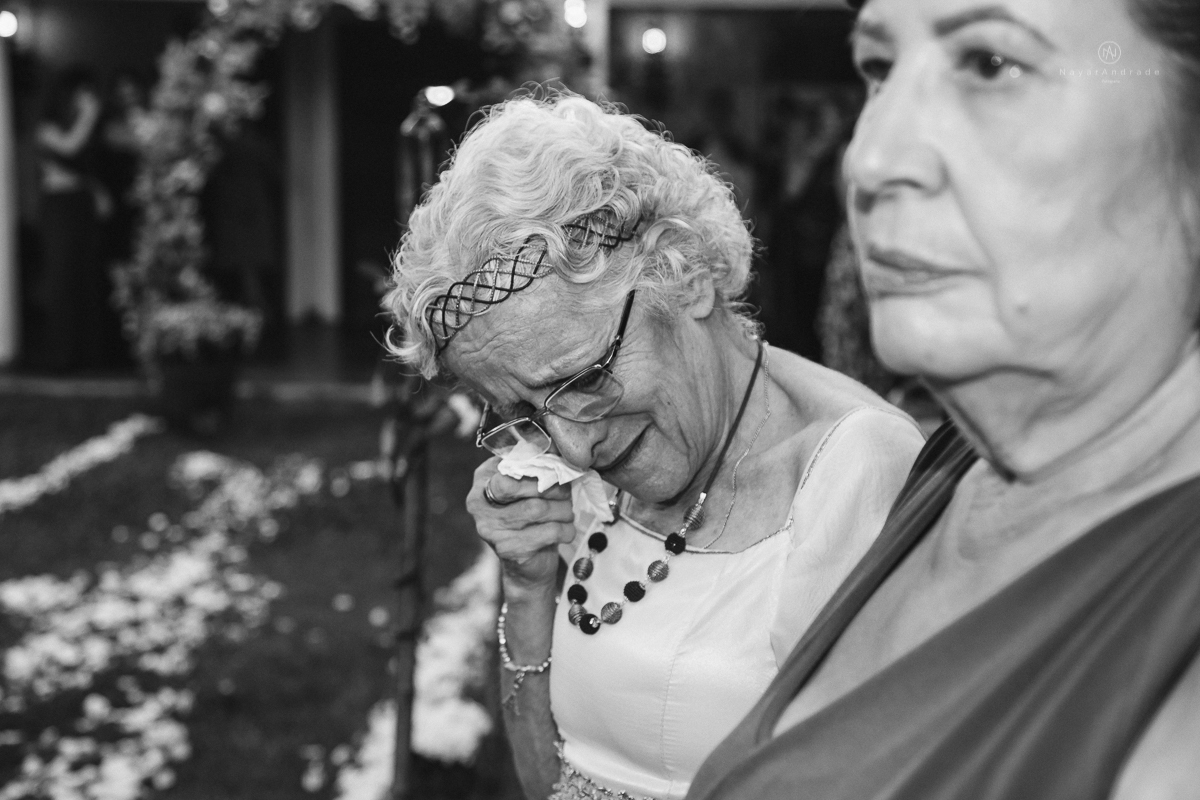 Casamento tematico com noivos e convidados de pirata e princesa