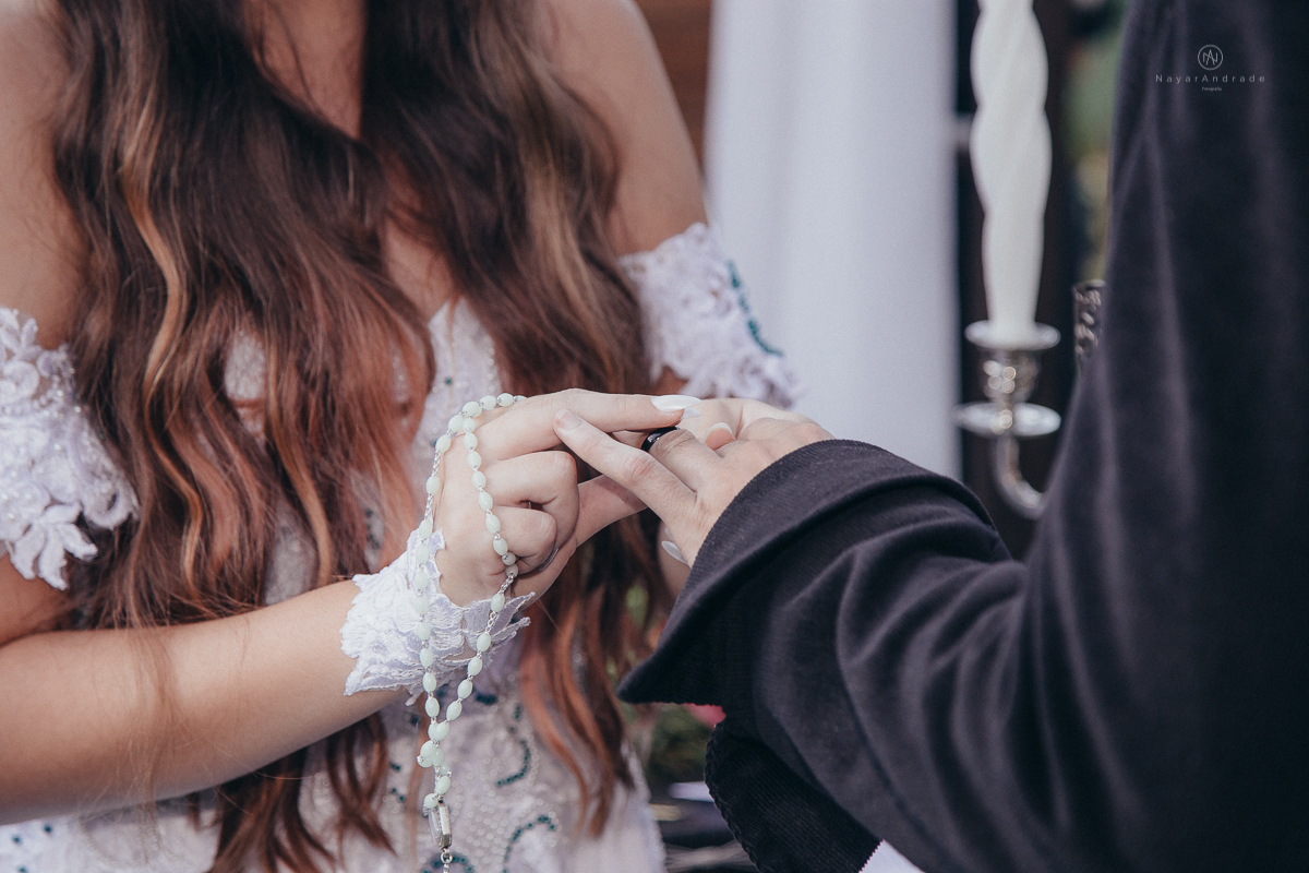 Casamento tematico com noivos e convidados de pirata e princesa