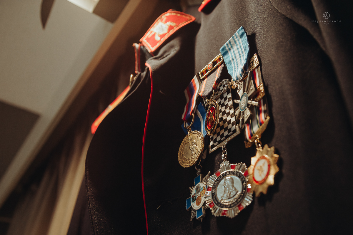 casamento de policiais tenentes da policia de santos e praia grande. casamento realizado na igreja do valongo no centro da cidade de santos noivo usando farda oficial da policia