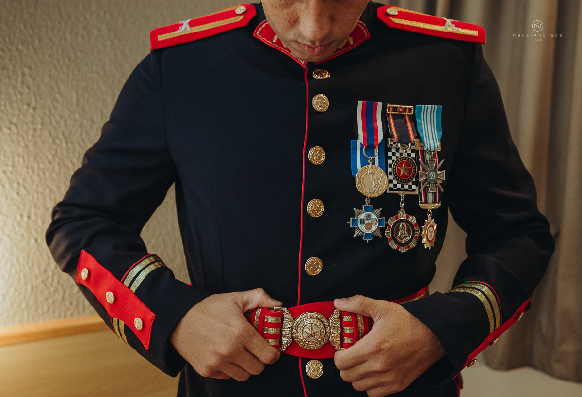 casamento de policiais tenentes da policia de santos e praia grande. casamento realizado na igreja do valongo no centro da cidade de santos noivo usando farda oficial da policia