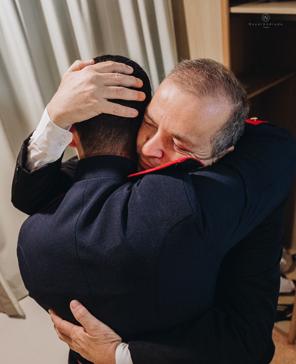 casamento de policiais tenentes da policia de santos e praia grande. casamento realizado na igreja do valongo no centro da cidade de santos noivo usando farda oficial da policia
