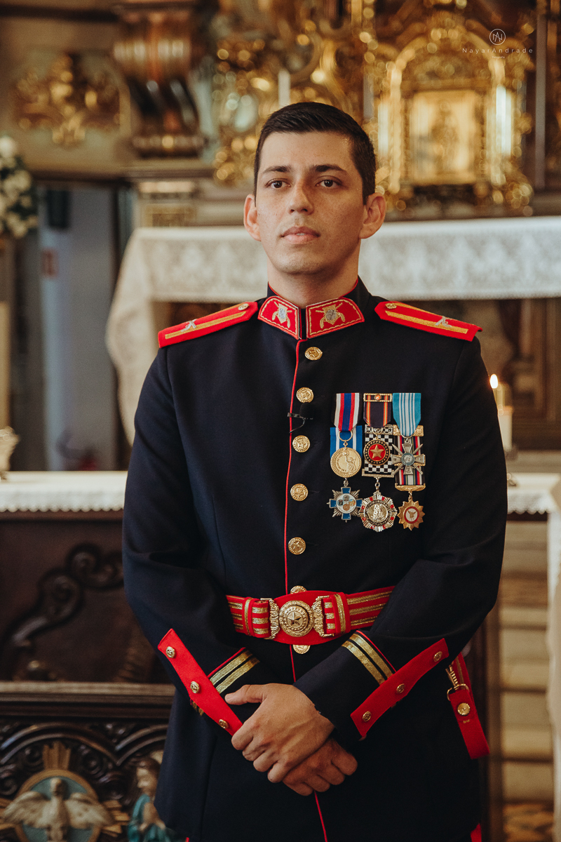casamento de policiais tenentes da policia de santos e praia grande. casamento realizado na igreja do valongo no centro da cidade de santos noivo usando farda oficial da policia