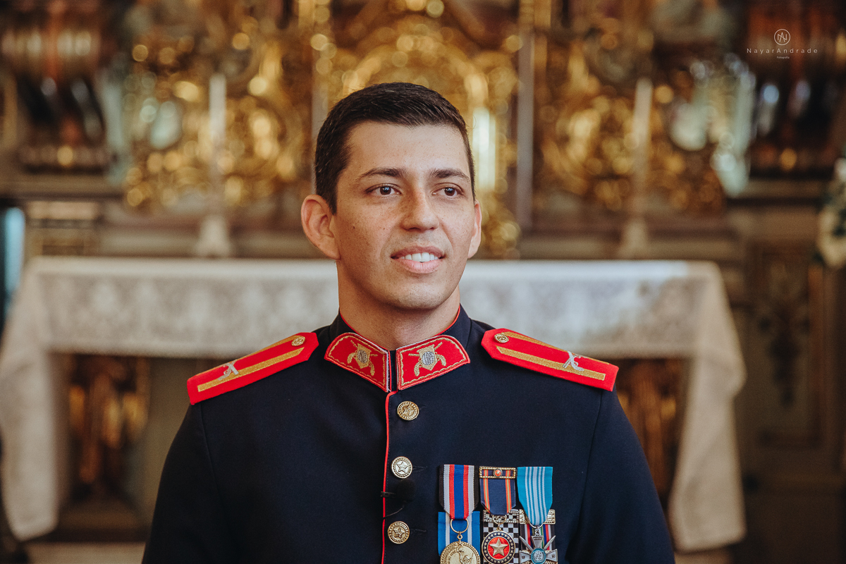 casamento de policiais tenentes da policia de santos e praia grande. casamento realizado na igreja do valongo no centro da cidade de santos noivo usando farda oficial da policia