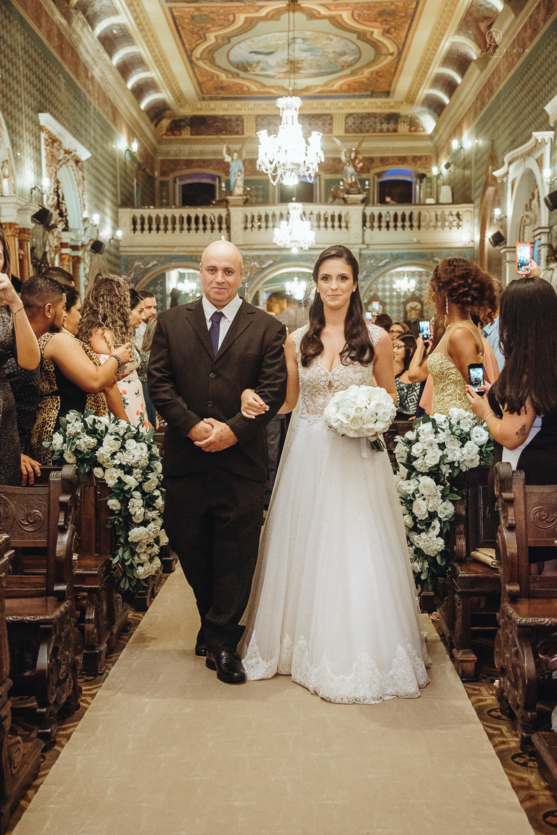 casamento de policiais tenentes da policia de santos e praia grande. casamento realizado na igreja do valongo no centro da cidade de santos noivo usando farda oficial da policia