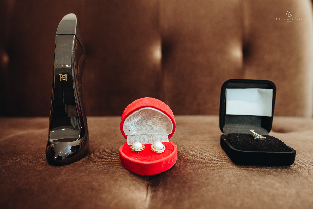 casamento de policiais tenentes da policia de santos e praia grande. casamento realizado na igreja do valongo no centro da cidade de santos noivo usando farda oficial da policia