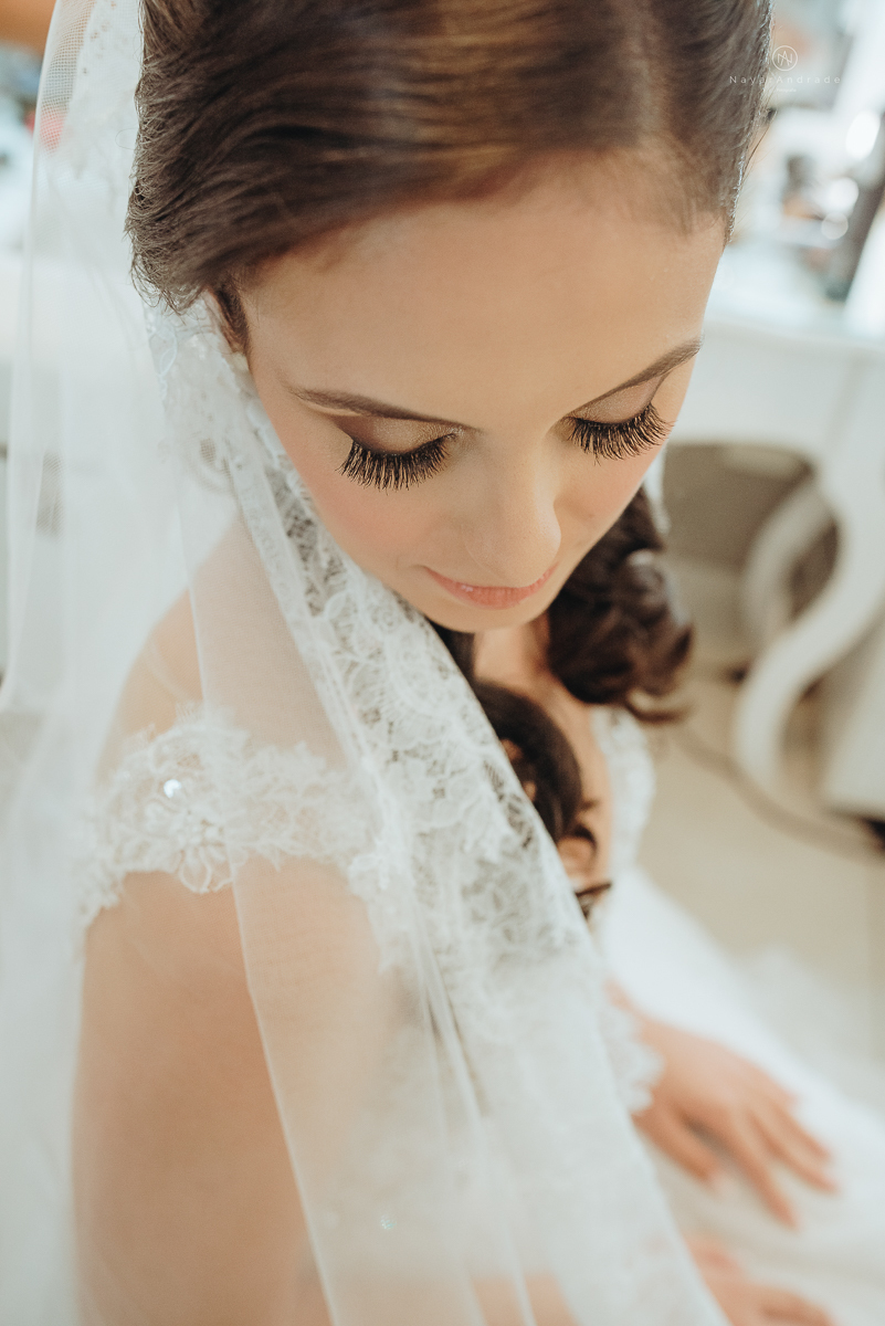 making of de noiva no salao da nathalie no helbor em santos noiva policial oficial vestido de renda com mantilha com renda na borda