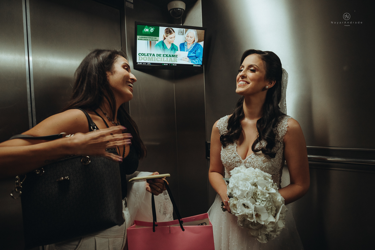 casamento de policiais tenentes da policia de santos e praia grande. casamento realizado na igreja do valongo no centro da cidade de santos noivo usando farda oficial da policia
