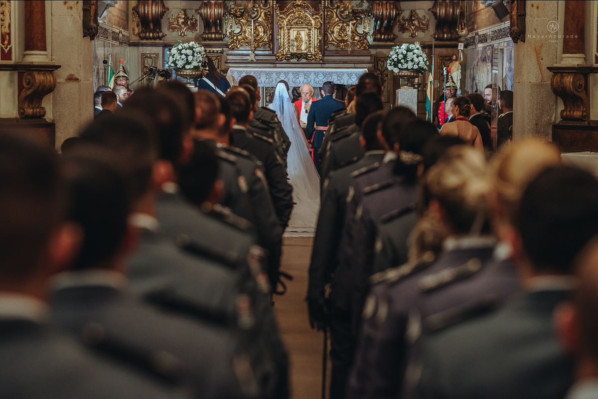 casamento de policiais tenentes da policia de santos e praia grande. casamento realizado na igreja do valongo no centro da cidade de santos noivo usando farda oficial da policia