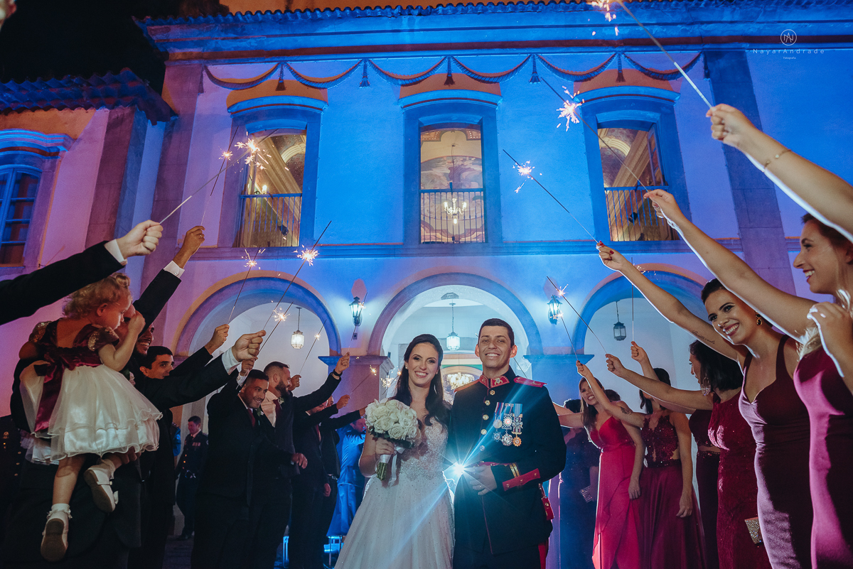 casamento de policiais tenentes da policia de santos e praia grande. casamento realizado na igreja do valongo no centro da cidade de santos noivo usando farda oficial da policia