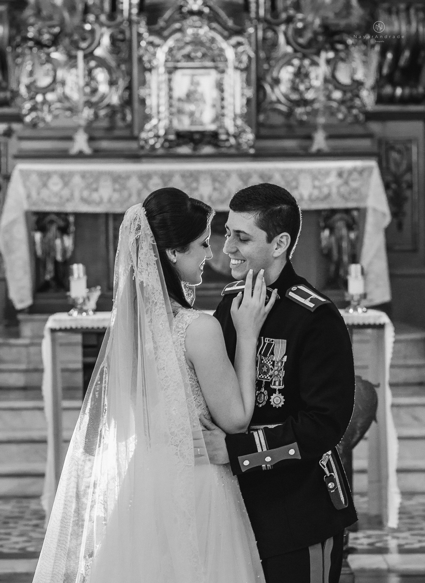 casamento de policiais tenentes da policia de santos e praia grande. casamento realizado na igreja do valongo no centro da cidade de santos noivo usando farda oficial da policia