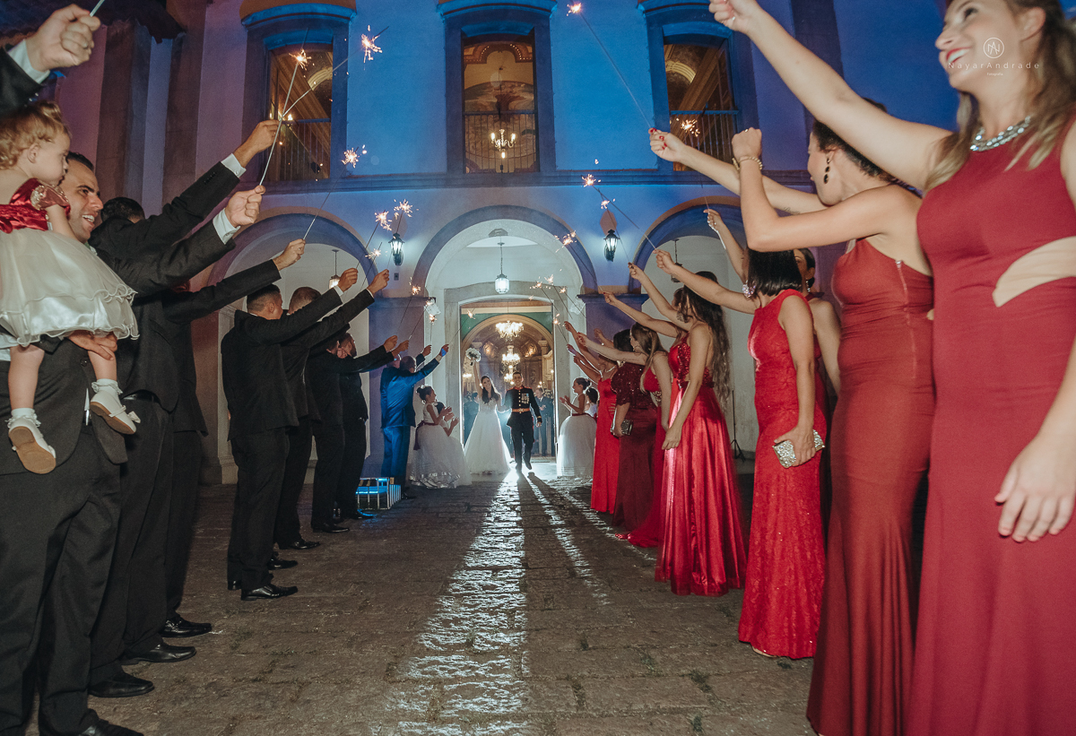 casamento de policiais tenentes da policia de santos e praia grande. casamento realizado na igreja do valongo no centro da cidade de santos noivo usando farda oficial da policia