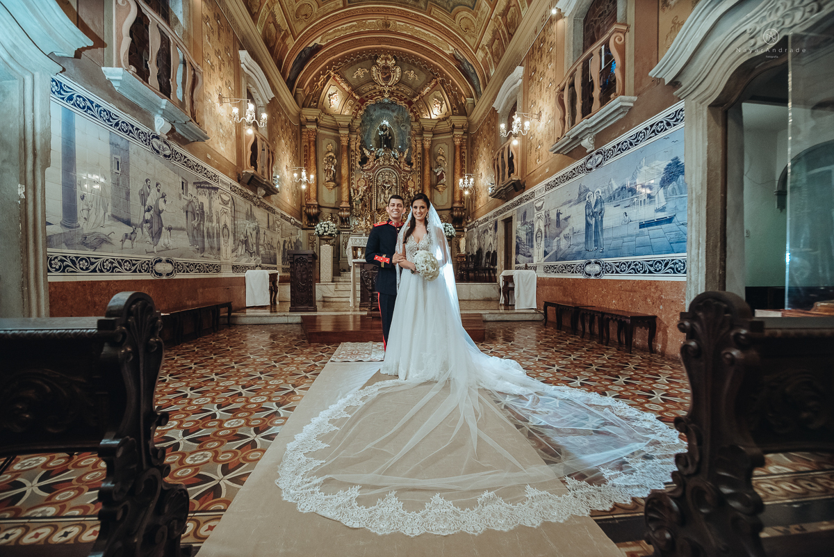 casamento de policiais tenentes da policia de santos e praia grande. casamento realizado na igreja do valongo no centro da cidade de santos noivo usando farda oficial da policia