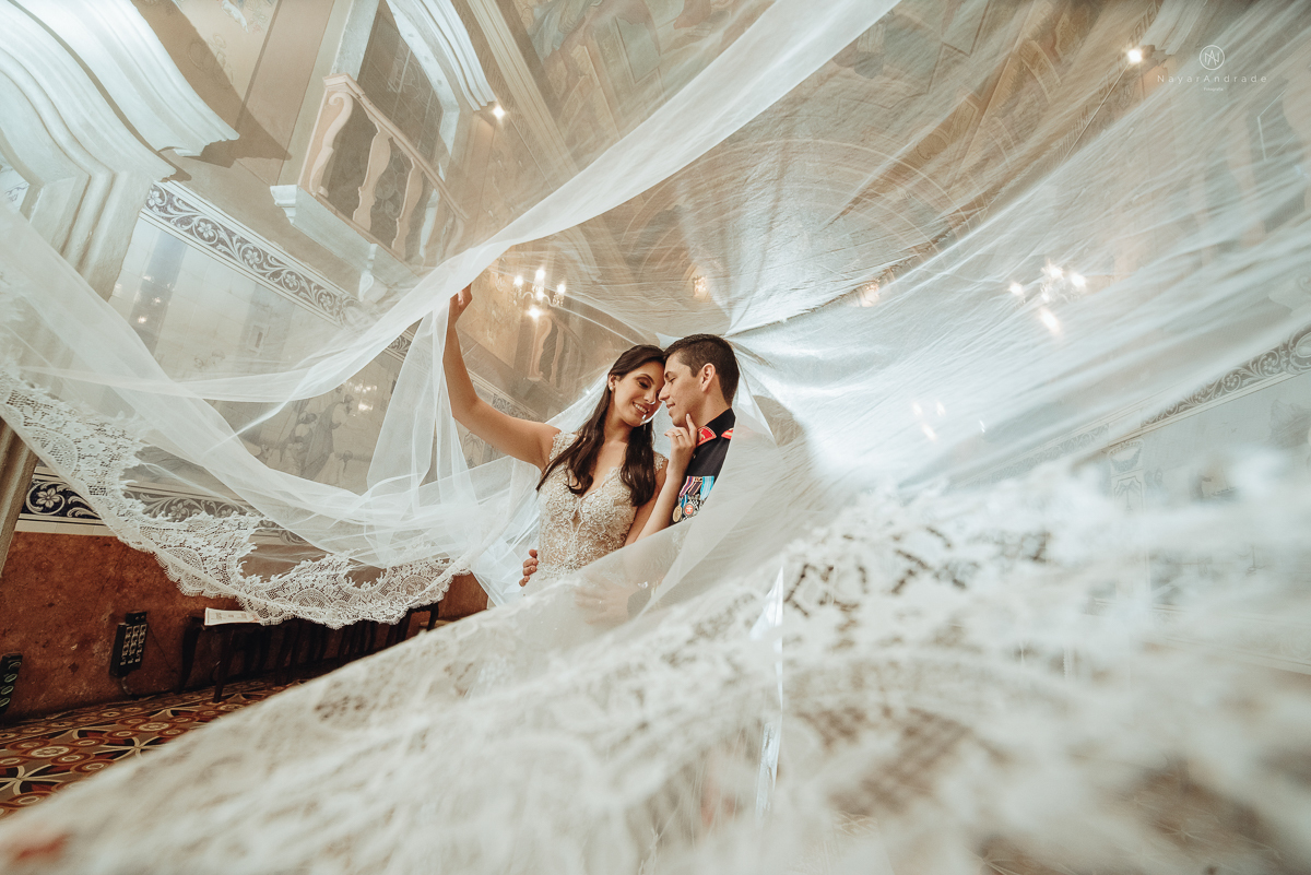 casamento de policiais tenentes da policia de santos e praia grande. casamento realizado na igreja do valongo no centro da cidade de santos noivo usando farda oficial da policia