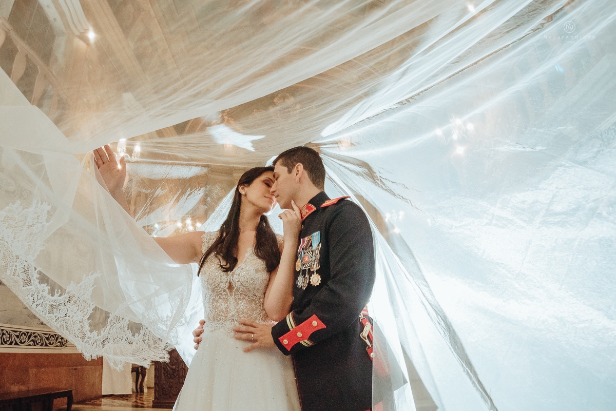 casamento de policiais tenentes da policia de santos e praia grande. casamento realizado na igreja do valongo no centro da cidade de santos noivo usando farda oficial da policia