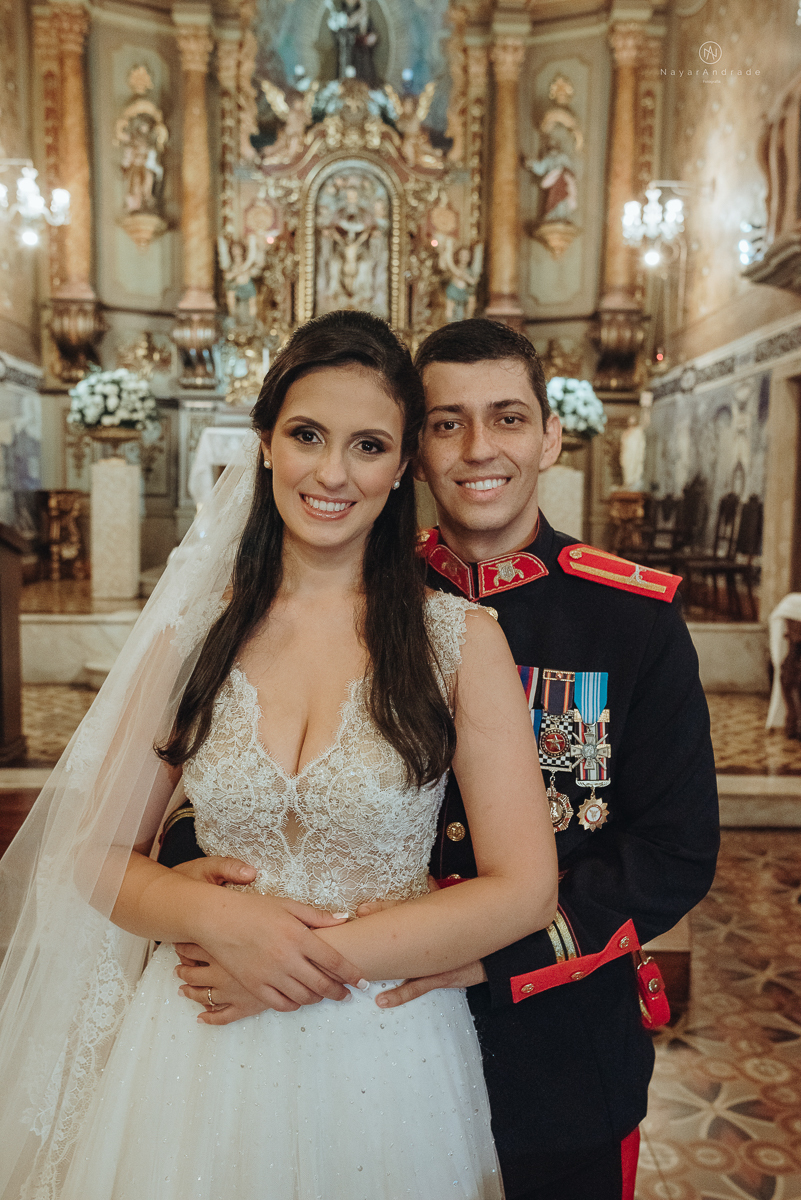 casamento de policiais tenentes da policia de santos e praia grande. casamento realizado na igreja do valongo no centro da cidade de santos noivo usando farda oficial da policia