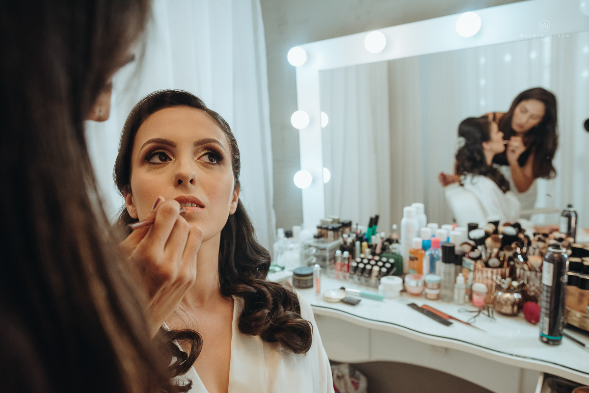 making of de noiva no salao da nathalie no helbor em santos noiva policial oficial vestido de renda com mantilha com renda na borda