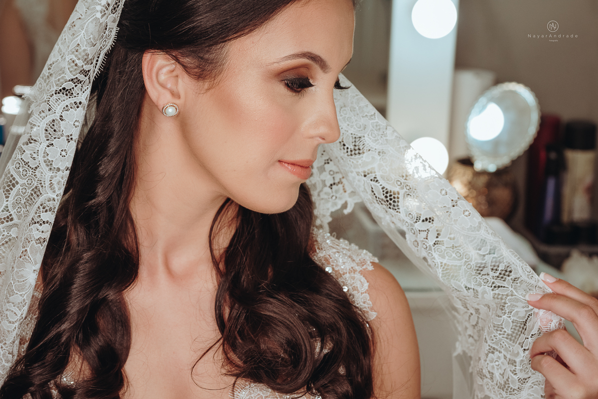 making of de noiva no salao da nathalie no helbor em santos noiva policial oficial vestido de renda com mantilha com renda na borda