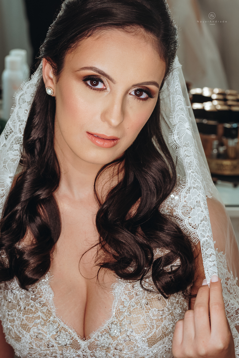 making of de noiva no salao da nathalie no helbor em santos noiva policial oficial vestido de renda com mantilha com renda na borda