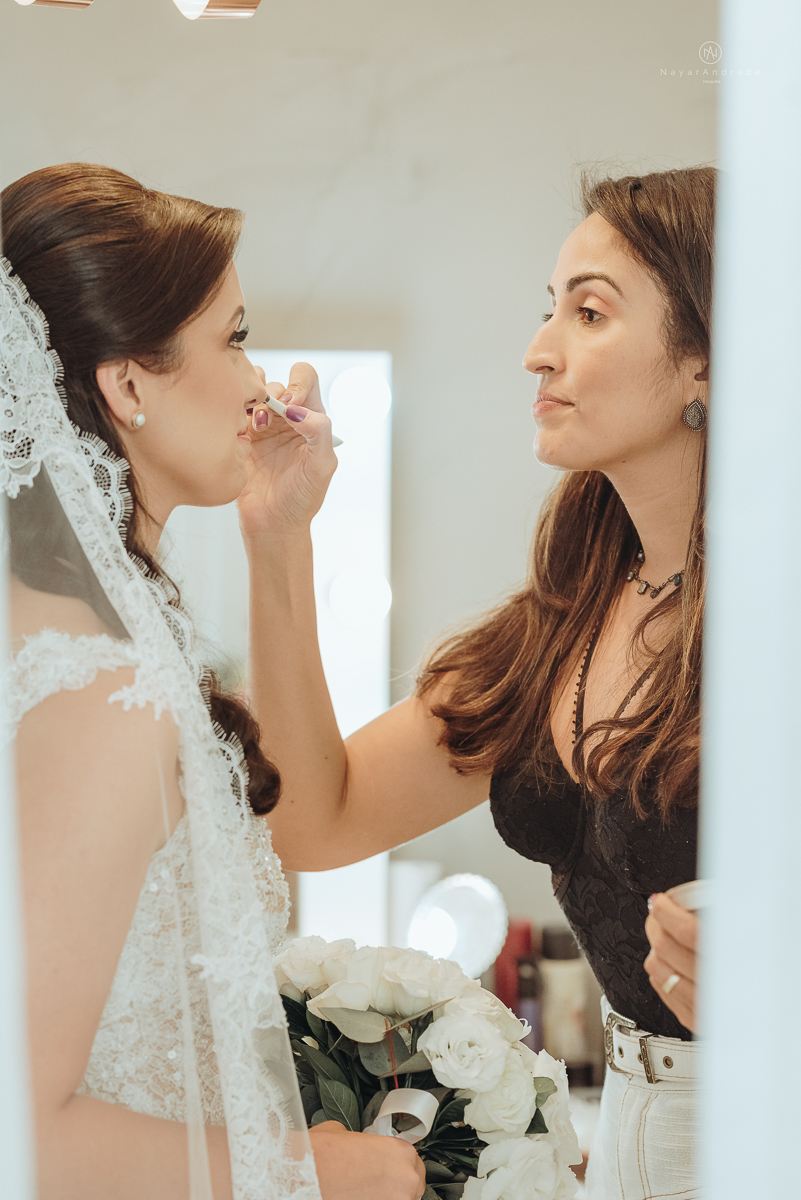 making of de noiva no salao da nathalie no helbor em santos noiva policial oficial vestido de renda com mantilha com renda na borda