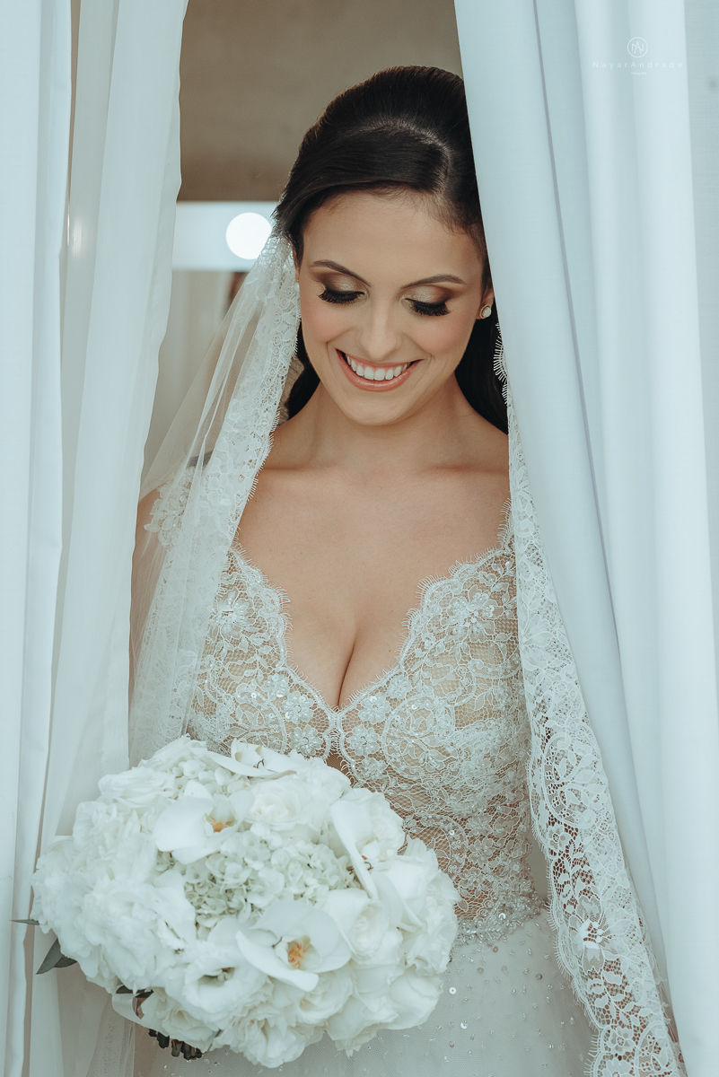 making of de noiva no salao da nathalie no helbor em santos noiva policial oficial vestido de renda com mantilha com renda na borda