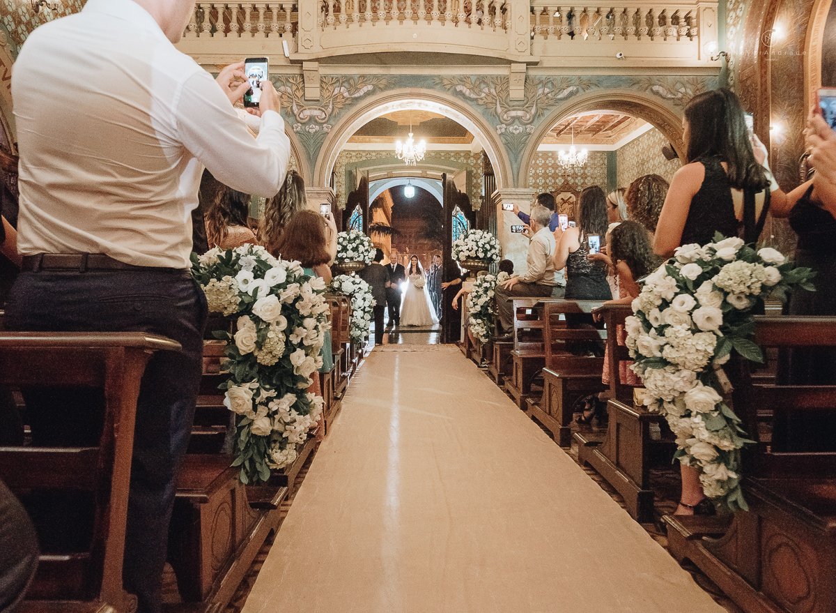 casamento de policiais tenentes da policia de santos e praia grande. casamento realizado na igreja do valongo no centro da cidade de santos noivo usando farda oficial da policia