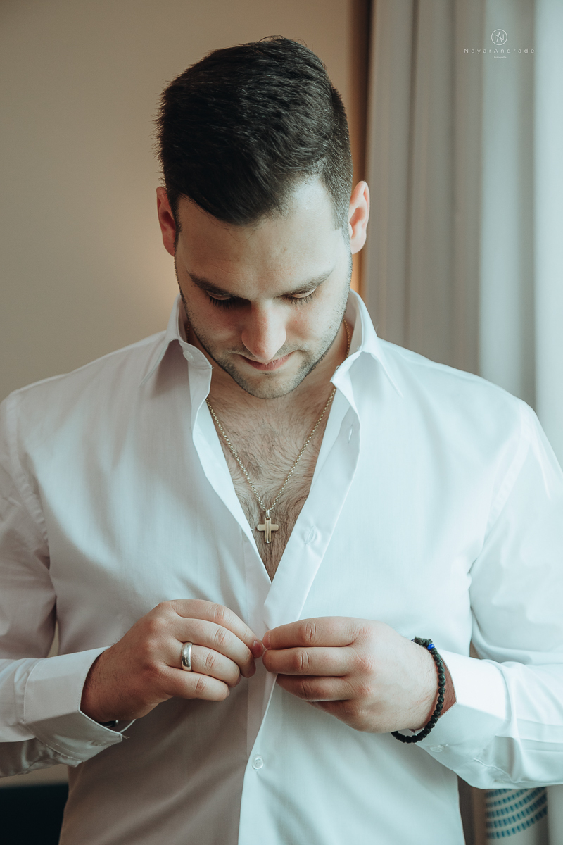 Making Of de noivo no novotel em santos noivo canadense de terno azul e gravata borboleta 