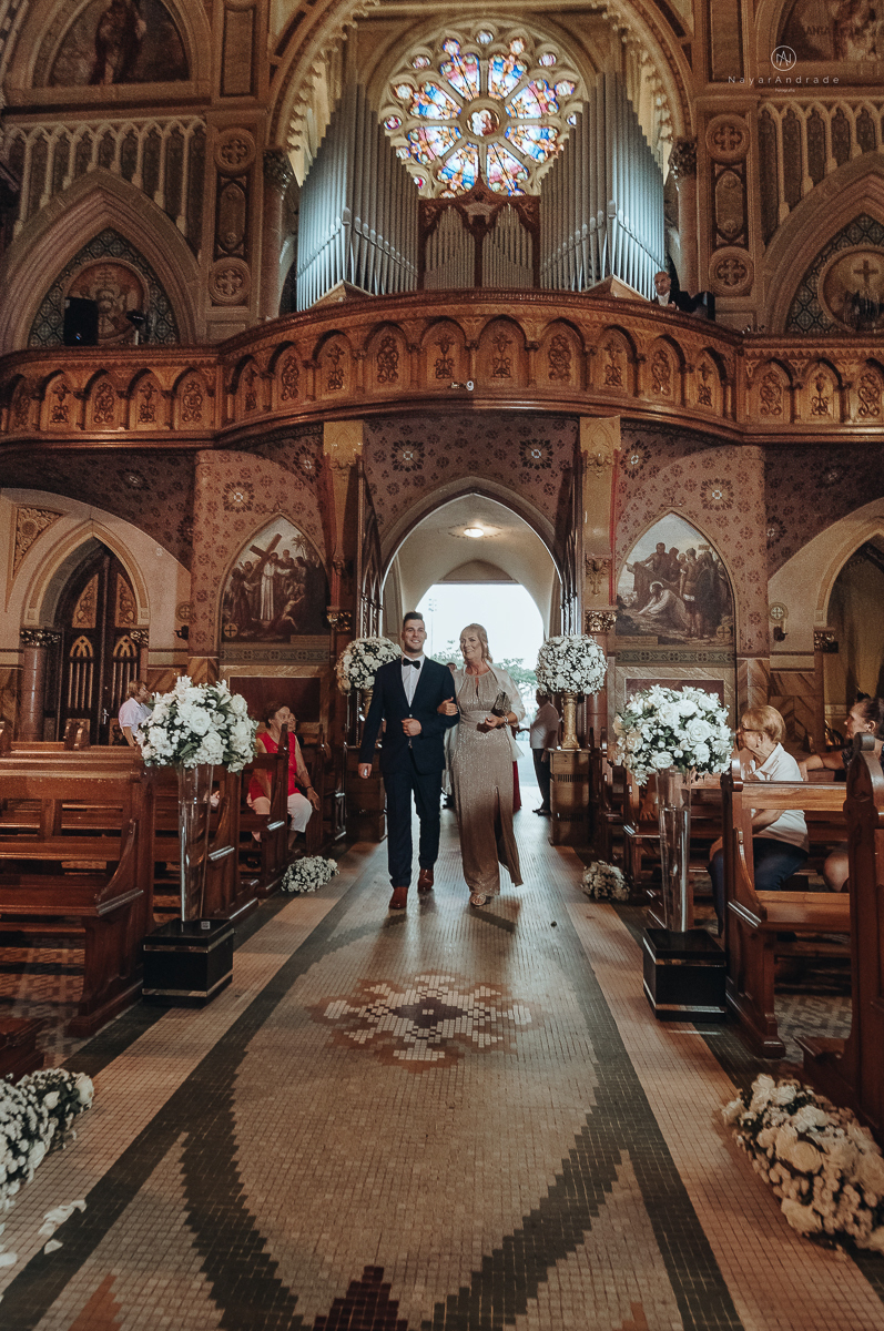 Making Of de noivo no novotel em santos noivo canadense de terno azul e gravata borboleta 