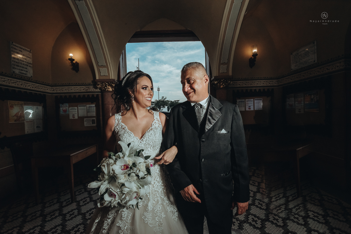 Making Of de noivo no novotel em santos noivo canadense de terno azul e gravata borboleta 