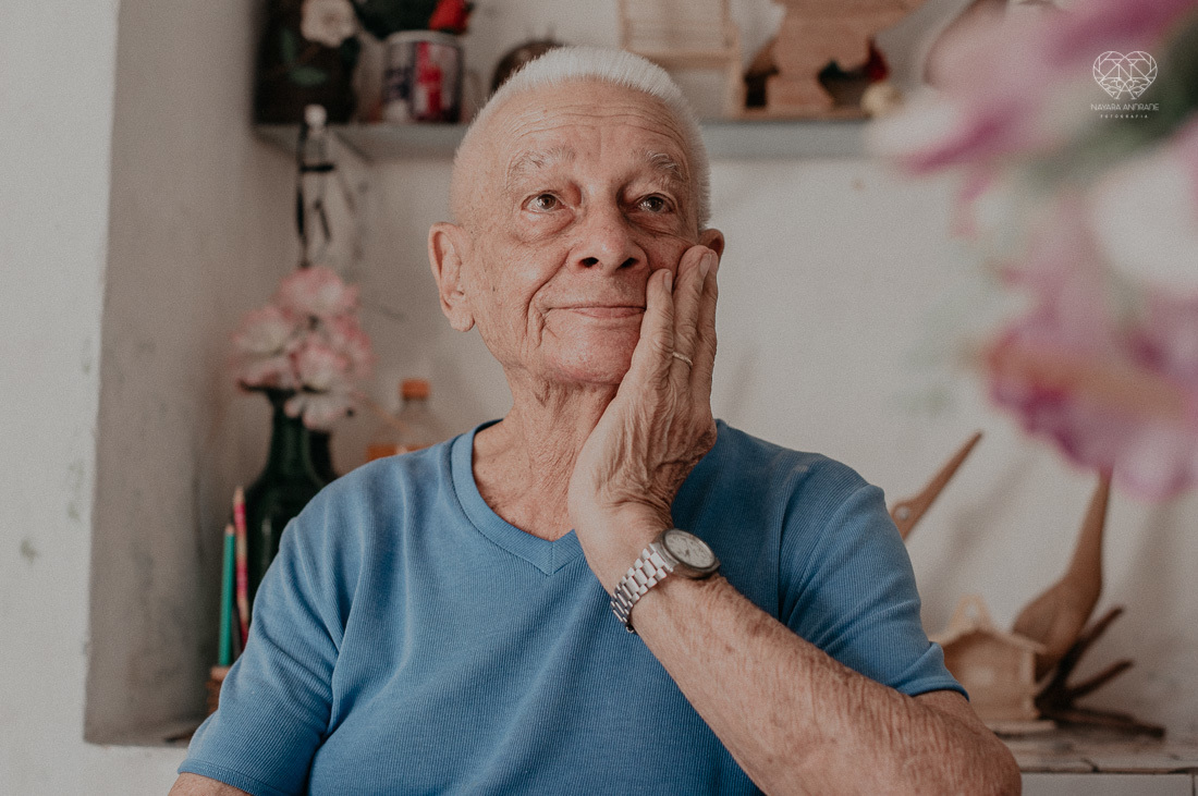 Ensaio de familia contando a historia de um casal com de 67 anos de casados. Senhor e senhora ja de cabelos brancos e rugas de felicidade e fotos com os netos e filha