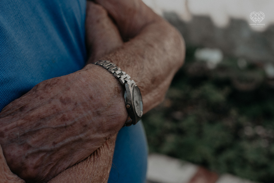 Ensaio de familia contando a historia de um casal com de 67 anos de casados. Senhor e senhora ja de cabelos brancos e rugas de felicidade e fotos com os netos e filha