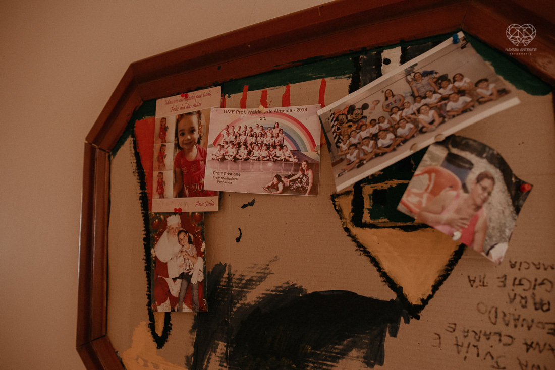 irmãs meninas irmãos brincando no parque