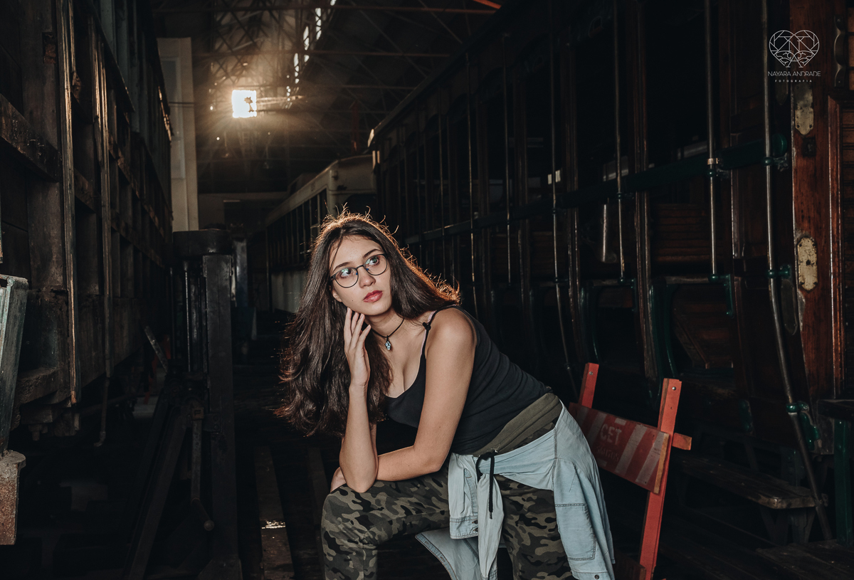 Ensaio debutante 15 anos xv autentico em oficina de trens e baseado na serie stranger things da netflix