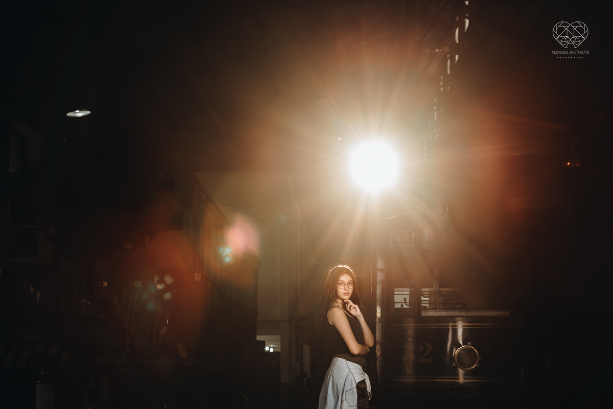 Ensaio debutante 15 anos xv autentico em oficina de trens e baseado na serie stranger things da netflix