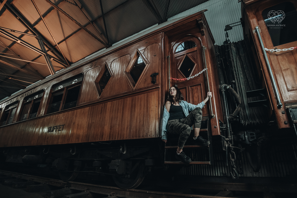 Ensaio debutante 15 anos xv autentico em oficina de trens e baseado na serie stranger things da netflix