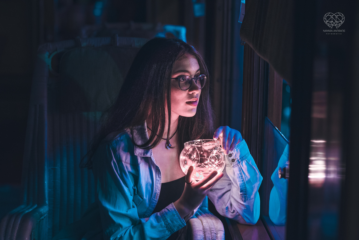 Ensaio debutante 15 anos xv autentico em oficina de trens e baseado na serie stranger things da netflix