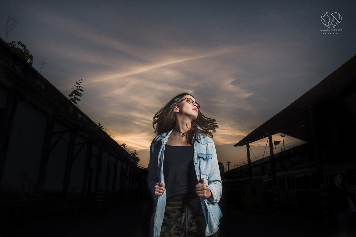 Ensaio debutante 15 anos xv autentico em oficina de trens e baseado na serie stranger things da netflix