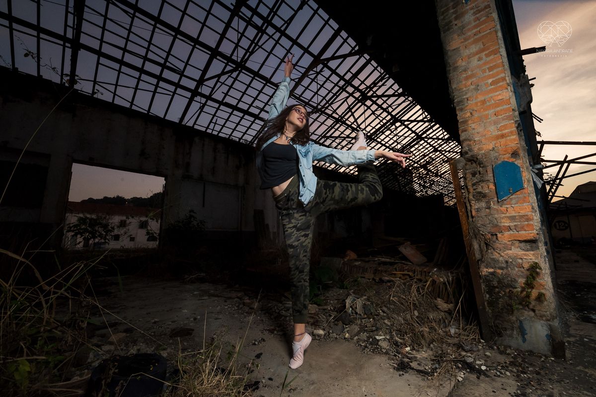 Ensaio debutante 15 anos xv autentico em oficina de trens e baseado na serie stranger things da netflix