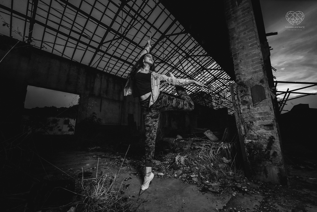 Ensaio debutante 15 anos xv autentico em oficina de trens e baseado na serie stranger things da netflix