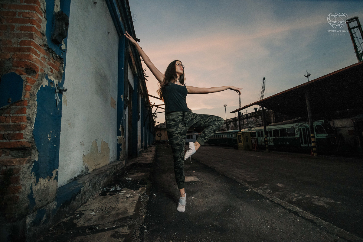 Ensaio debutante 15 anos xv autentico em oficina de trens e baseado na serie stranger things da netflix