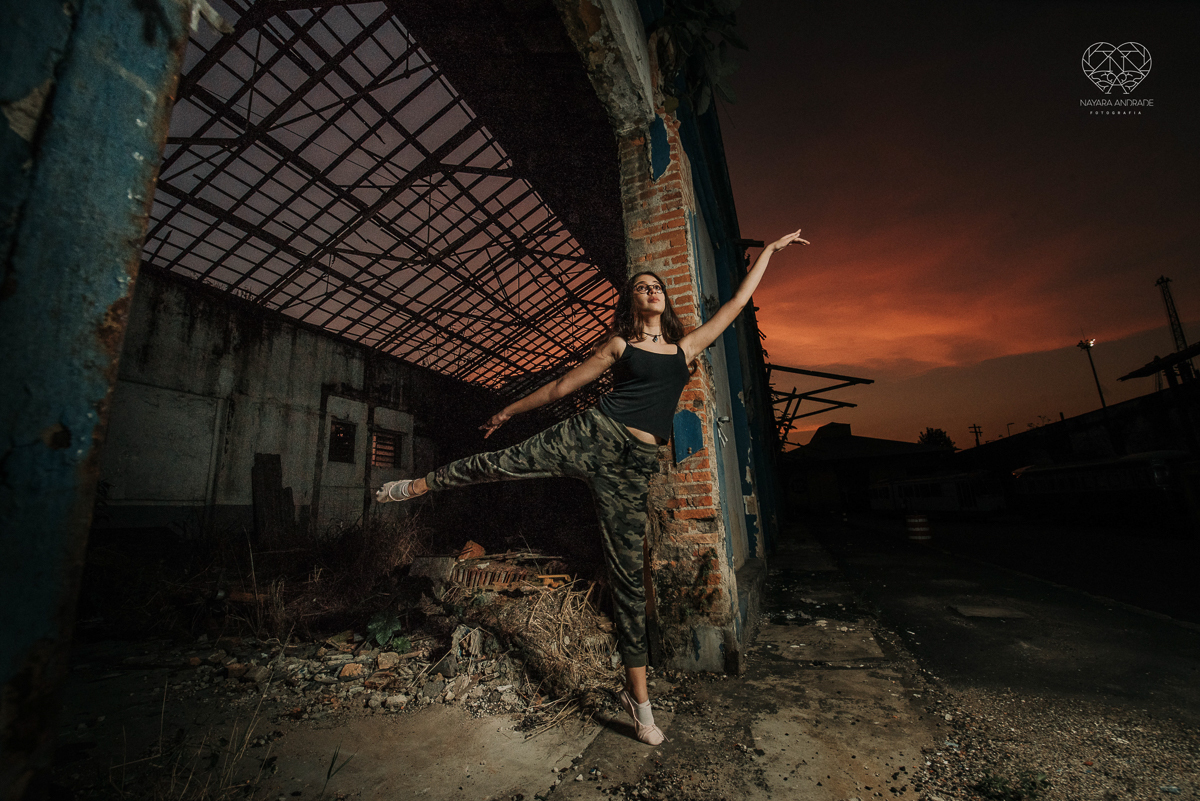 Ensaio debutante 15 anos xv autentico em oficina de trens e baseado na serie stranger things da netflix