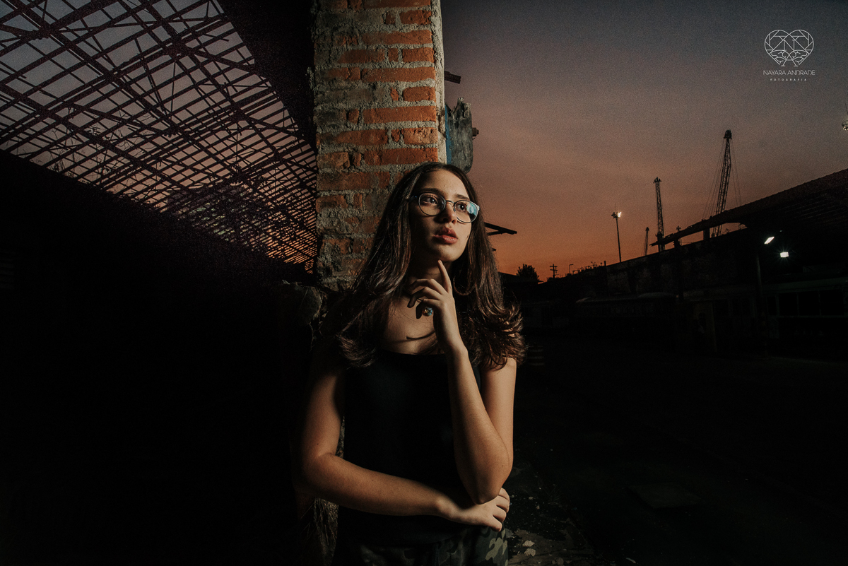 Ensaio debutante 15 anos xv autentico em oficina de trens e baseado na serie stranger things da netflix